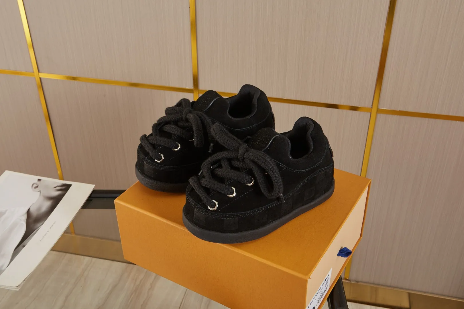 💰💰💰 660 hot style 🆕🆕🆕𝙇𝙑🔥New models are on the shelves🔥 Louis Vuitton 25ss, LV co-branded nigo YETI Fat Ding is ugly and cute, many Internet celebrities have put it on the show, a classic and versatile item. Fabric: imported high mercerized cowhide suede. Lining: High-grade elastic mesh, original molded outsole. Size: women's clothing, 35-41 (customized for women's 40 and 41), men's clothing 39-46 (customized for 45-46)
